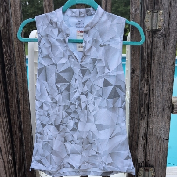 Nike White and Gray Geometric Sleeveless Top - Picture 1 of 5